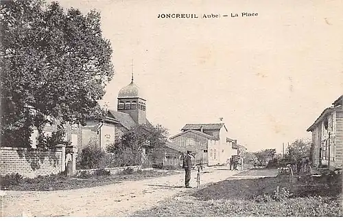 La place et l'église vers 1910.
