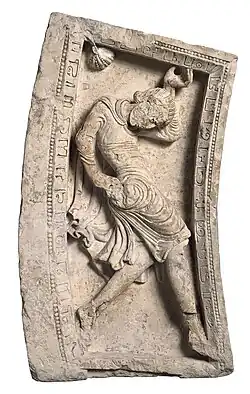 Jongleur. Bourges, calcaire H. 60 cm. 3e quart du XIIe siècle