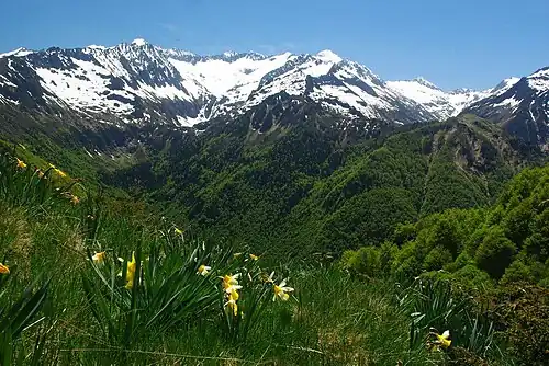Du col d'Agnes, vue sur les cirques du Garbettou, du Garbet et sur la pique Rouge de Bassiès.