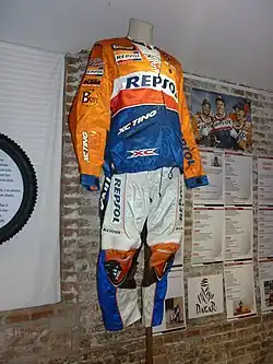 Description de l'image Jordi Viladoms racing equipment 2009.JPG.