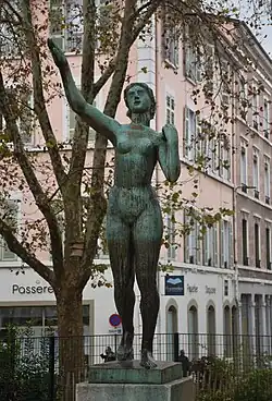 La Victoire (entre 1934-1937), Vienne, place de la République