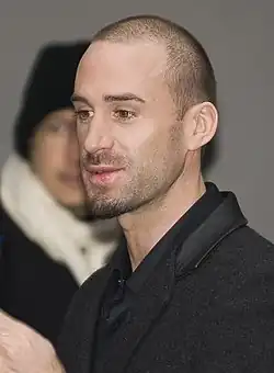 Joseph Fiennes interprète Merlin.