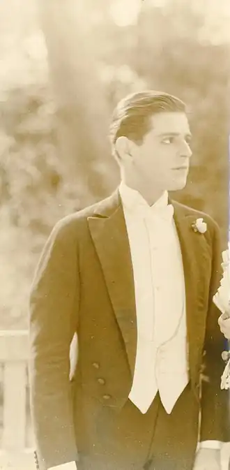 Description de l'image Joseph Striker, silent film actor (SAYRE 9542).jpg.