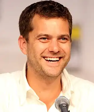 Joshua Jackson interprète Peter Bishop.