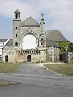 Église Saint-Martin : vue méridionale de la façade principale.