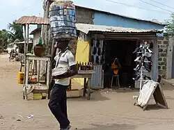 Petit commerce au bord de l'ancienne route.