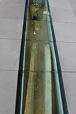 Vestiges de canalisations d'eau en bois et en pierre conservées au musée de Vieux