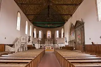 Nef et chœur de l'église.