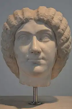 Julia Domna, épouse de l'empereur Septime Sévère (règne : 193-211).