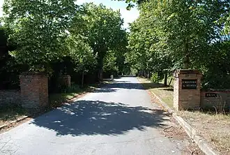 Entrée de la Jumenterie de Teynier à Vigoulet-Auzil.
