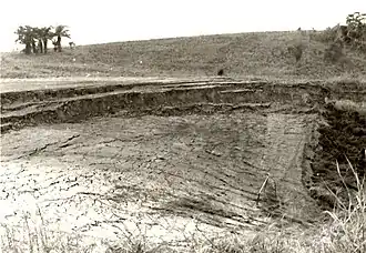 Cratère formé par l'inondation (photo du 22 juin 1977).