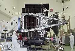 Vue des « ailes » repliées de Juno, dont l'une porte le magnétomètre.