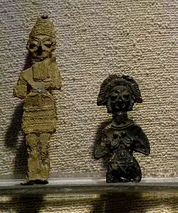Figurines en plomb de divinités. Kültepe,  Musée des civilisations anatoliennes, Ankara.