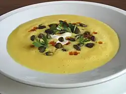 Soupe de potiron allemande liée à la Crème aigre, potage velouté épais.