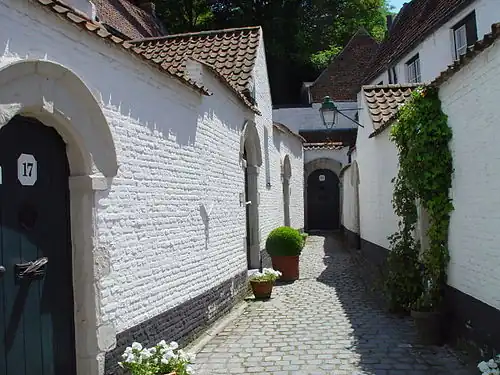 Ruelle du béguinage de Courtrai.