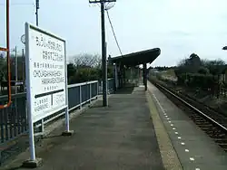Vue sur le quai et voie.