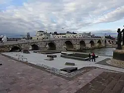 Ancien pont ottoman à Skopje.