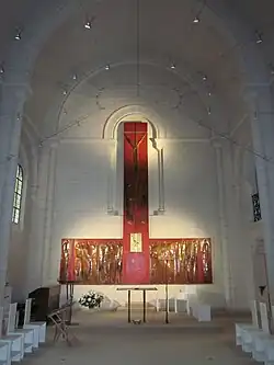 Le chœur de la chapelle de la cité du Sacré-Cœur.