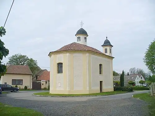 Chapelle à Chvalín : le chevet.