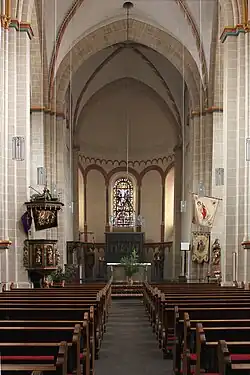 La nef de la collégiale