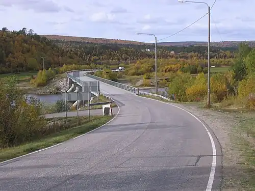 Pont sur l'Inarijoki à la frontière finlandaise à Karigasniemi.