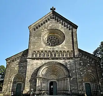 Façade de l'église Saints-Cyrille-et-Méthode située à Prague, en Tchéquie.