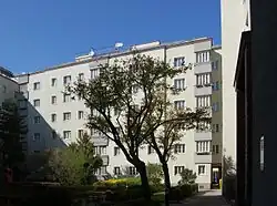 Karl-Volkert-Hof (de) (1926-1927) à Vienne-Ottakring (avec Franz Schacherl).