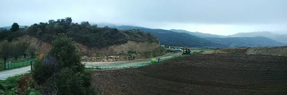 Vue panoramique du tumulus de Kastá.