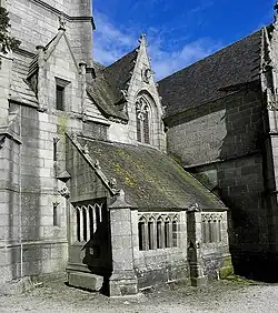 L'ossuaire attaché à l'église Notre-Dame.
