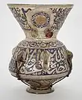 Lampe de mosquée, Égypte, vers 1385 apr. J.-C., verre soufflé décoré à l’or et à l’émail vitrifiable