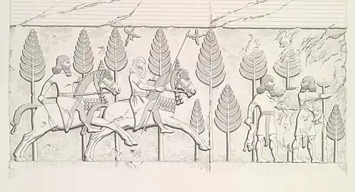 Scène de chasse : deux cavaliers galopant au milieu des arbres et deux hommes à pied, dont l'un tient un lièvre, et l'autre un oiseau. Copie d'un bas-relief de Dur-Sharrukin par Eugène Flandin.