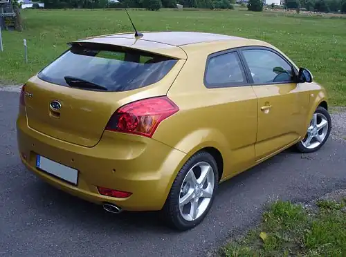 Kia pro cee'd 2.0 TX Granadagelb Heck