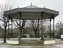 Kiosque, place Stalingrad.