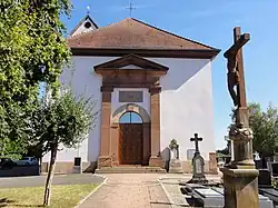Façade occidentale néoclassique de l'église.