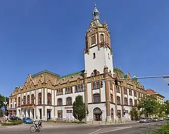 L'hôtel de ville de style sécession hongroise.