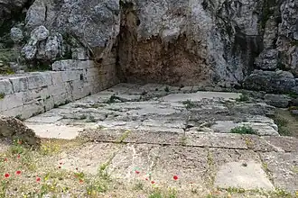 La cour pavée de la Klepsydre