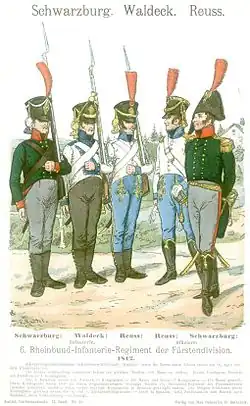 Des soldats napoléoniens au garde-à-vous, avec leurs officiers.