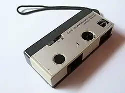 Instamatic Kodak avec diaphragme à 2&nbsp;positions.