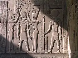 Scène de couronnement en présence du dieu Haroëris