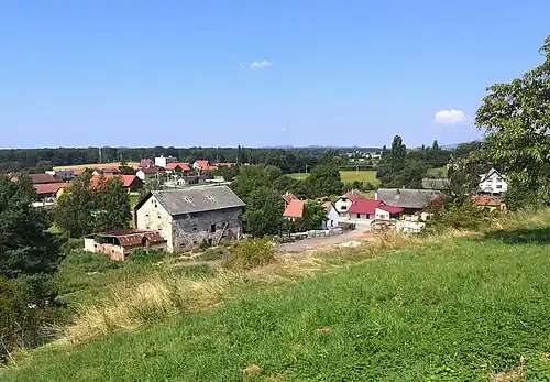 Maison forte, vue depuis l'église.
