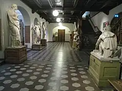 Hall de l'académie.