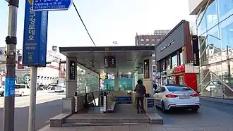 Image illustrative de l’article Apgujeongrodeo (métro de Séoul)