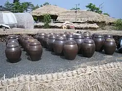 Jarres de kimchi à Hahoe, le goût épicé du condiment est popularisé à cette époque.