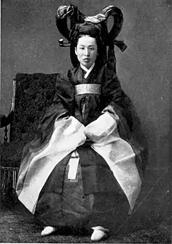 Portrait officiel de la reine Min, Myeongseong de Corée, vers 1890.