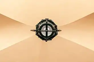 Au plafond à l'entrée de la caserne du vieux fort. Octobre 2018.