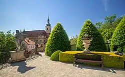 L'église Sainte-Marie-de-la-Victoire depuis la troisième terrasse.