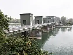 La centrale vue depuis le quai de Bâle