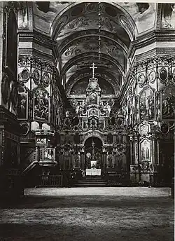 Son iconostase entre 1914 et 1918,