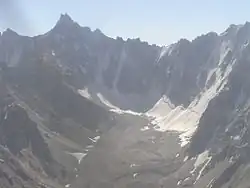 Les monts Kuh-e Safed Khers.