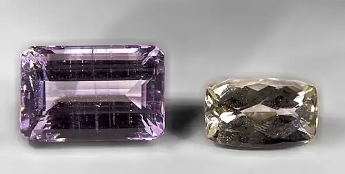 Kunzite et hiddénite taillées.